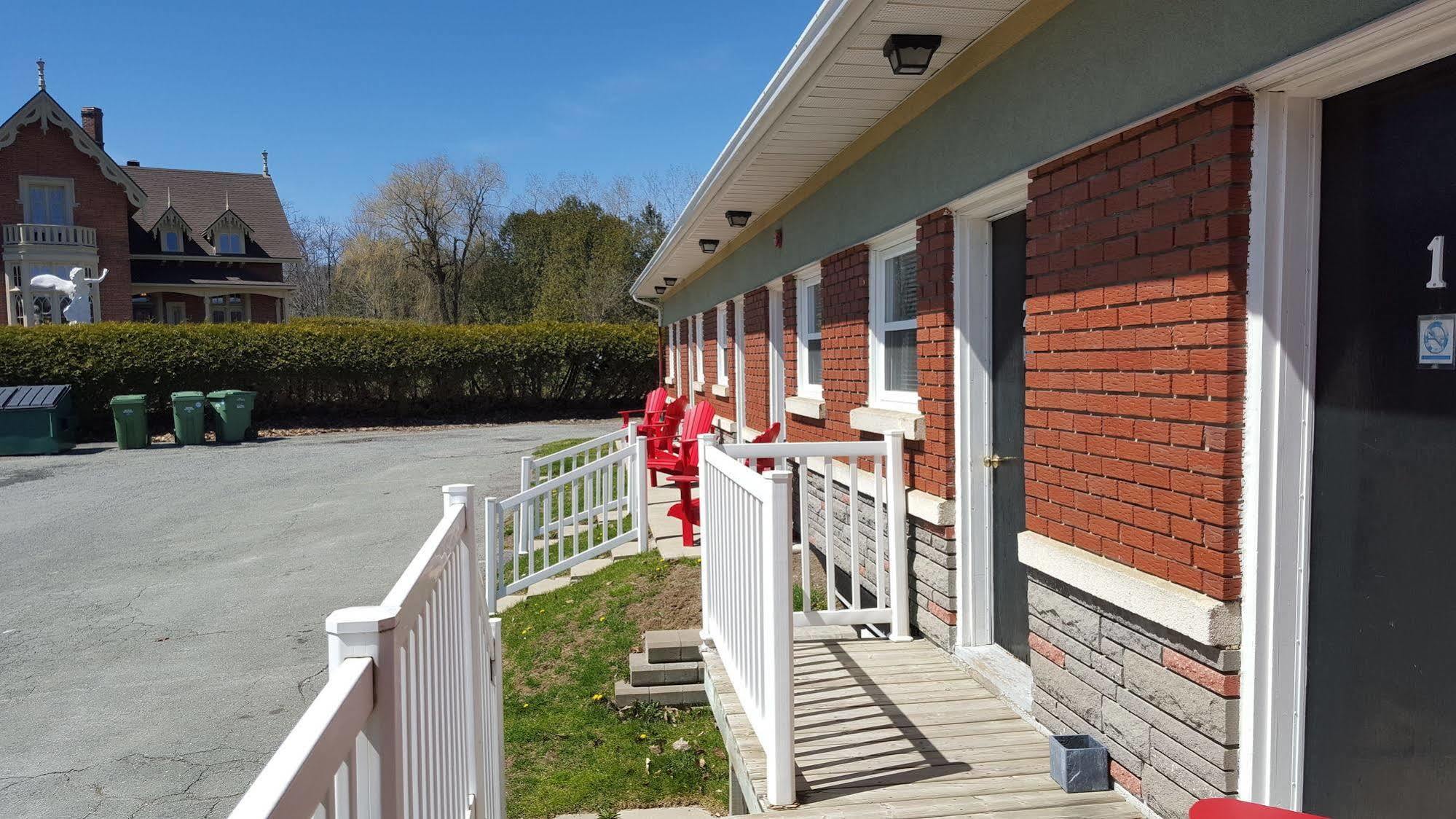 Motel Le Refuge Sherbrooke Eksteriør billede